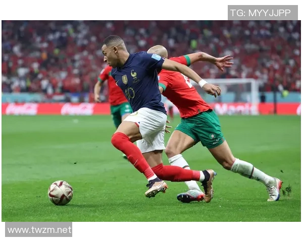 足球场上的幽默风暴搞笑明星广告带你领略不一样的足球魅力